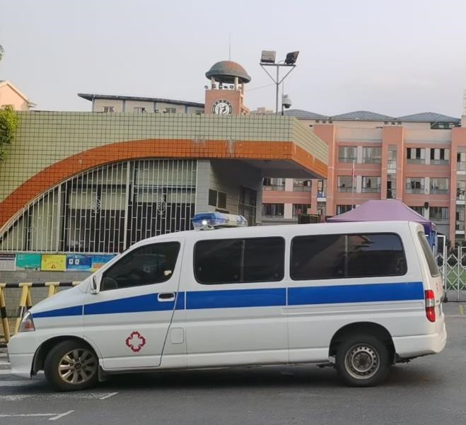 兰溪救护车出租护送骨折病人一公里多少钱